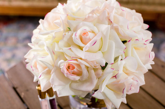 Cote Noire luxury grand bouquet of twelve roses with gold badge, pink blush, gift box