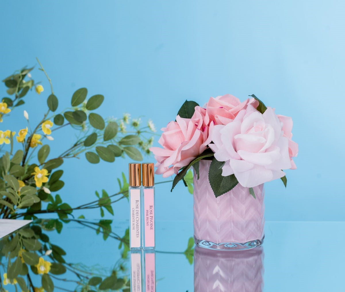 Cote Noire herringbone flower in pink glass, pink roses, close up
