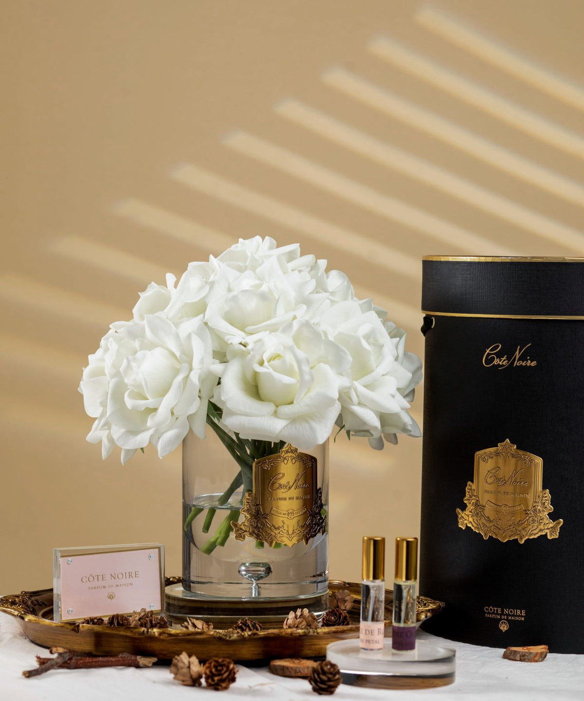 Cote Noire grand bouquet roses, ivory white, close up